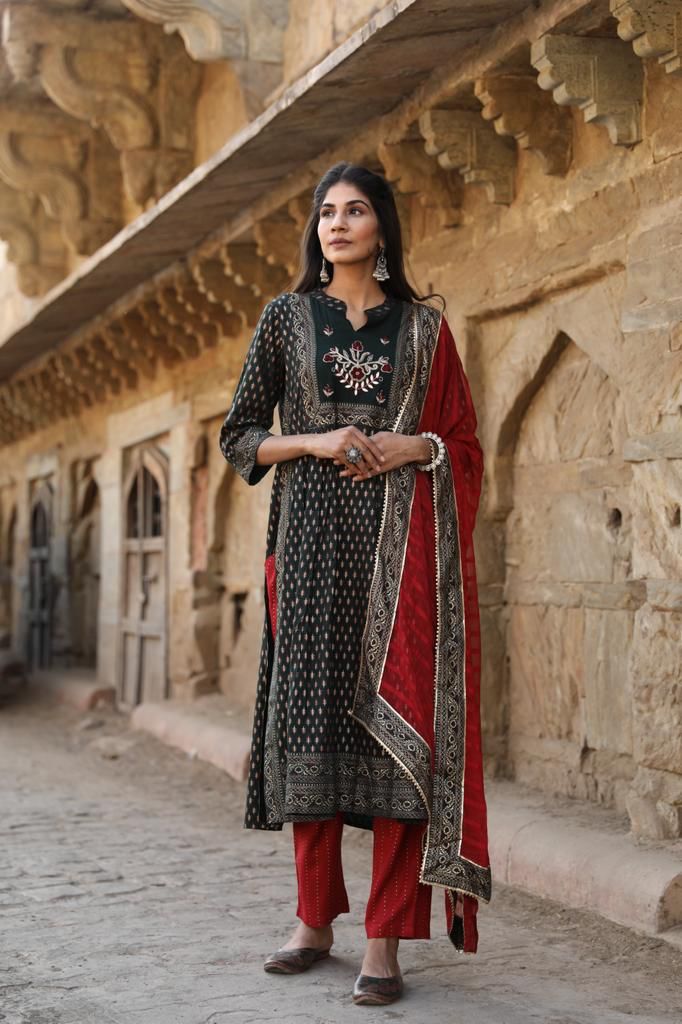 SALE: Let's Talk Grace Handwork Suit - Bottle Green(3 piece)