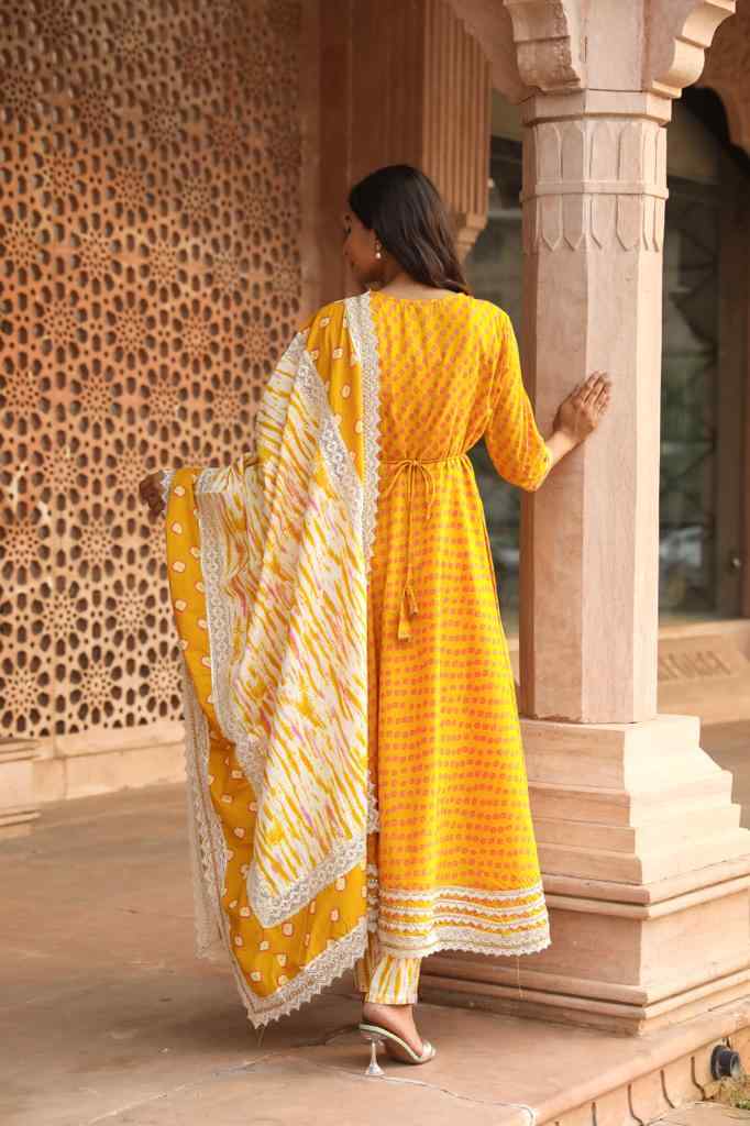 SALE: Dil Bandhani Romance Suit Set