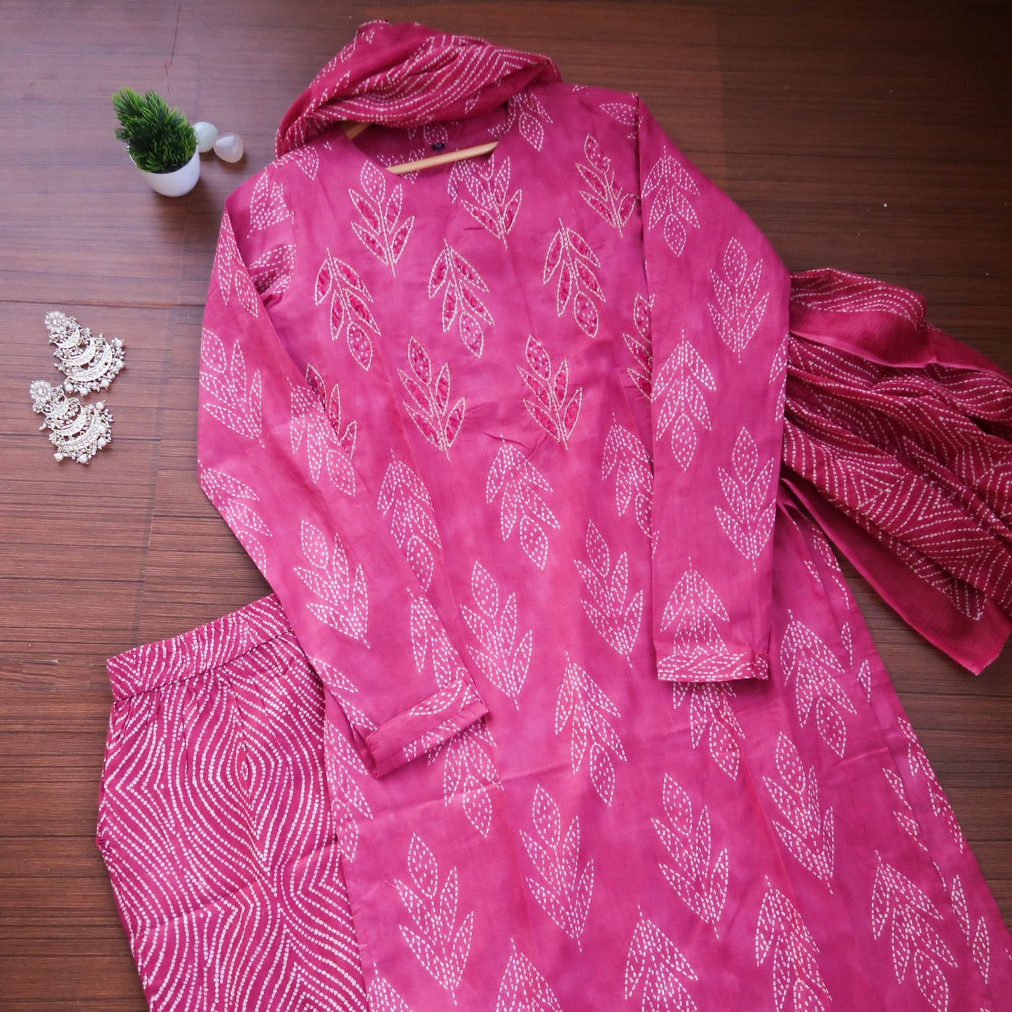 SALE: Preet Full Sleeves Suit Set