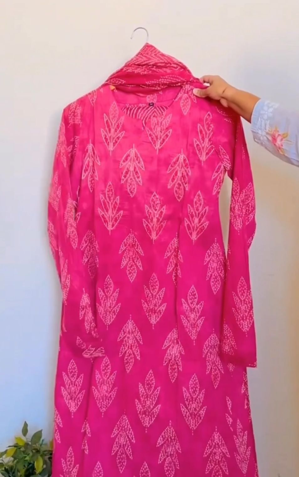 SALE: Preet Full Sleeves Suit Set
