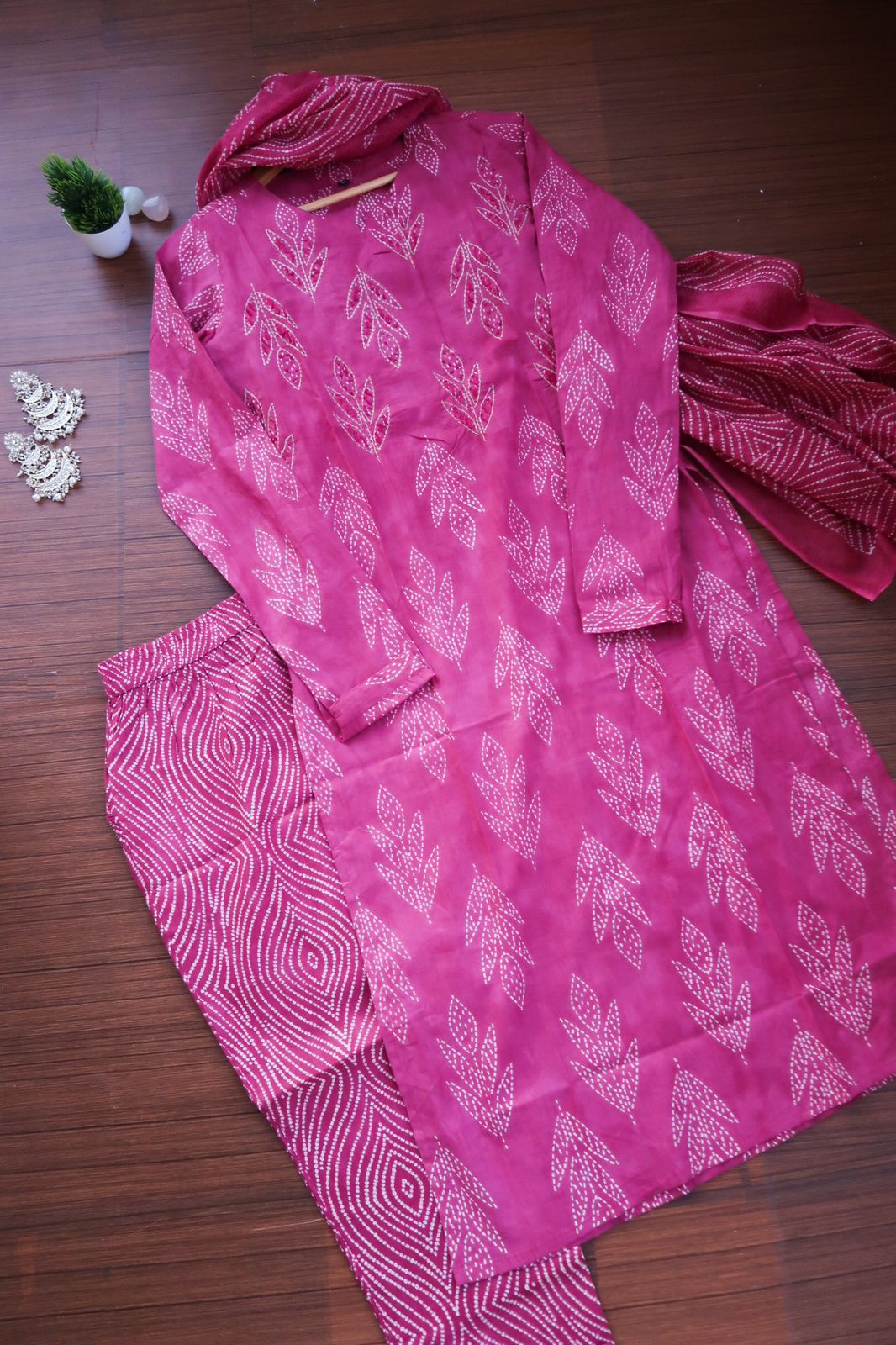 SALE: Preet Full Sleeves Suit Set