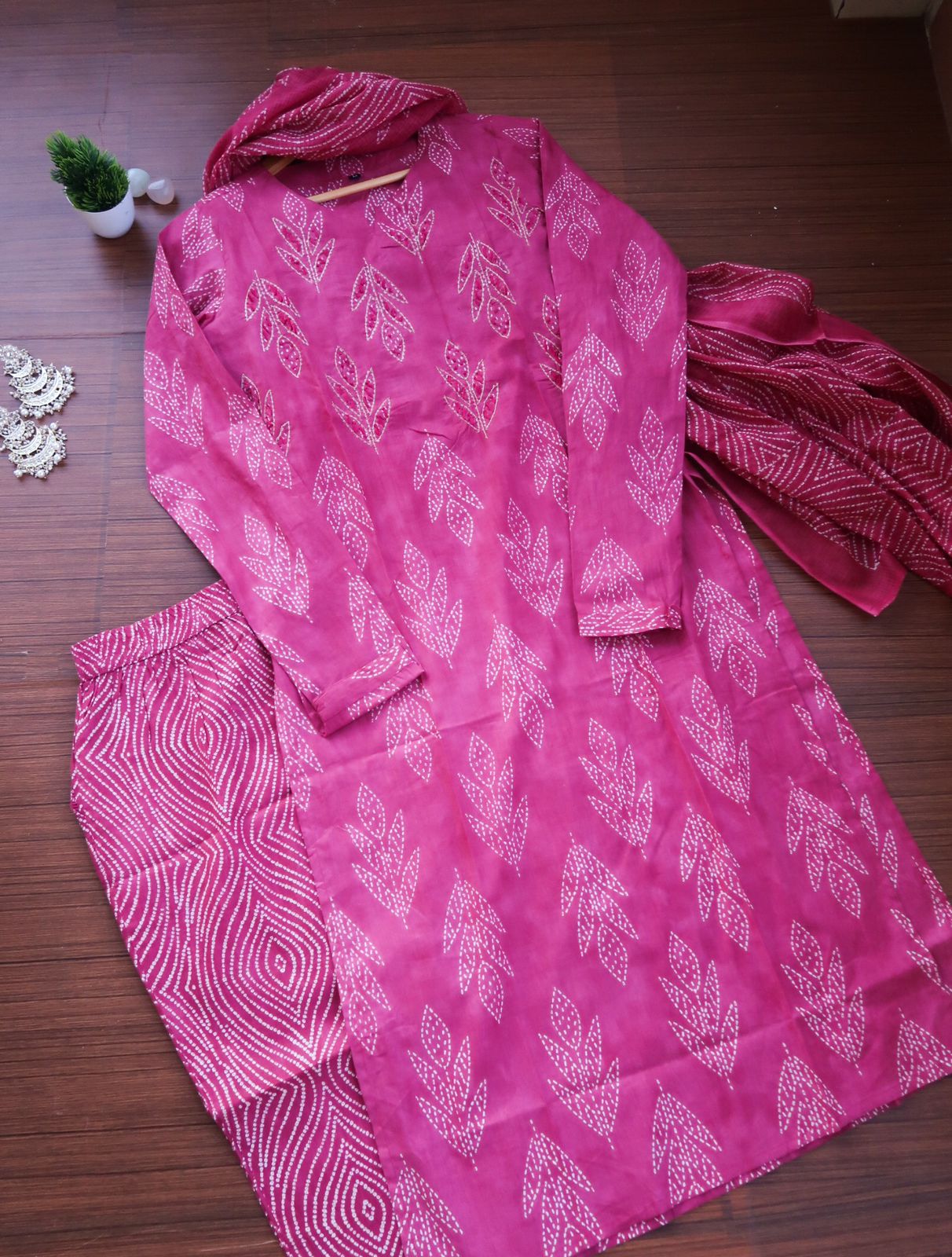 SALE: Preet Full Sleeves Suit Set